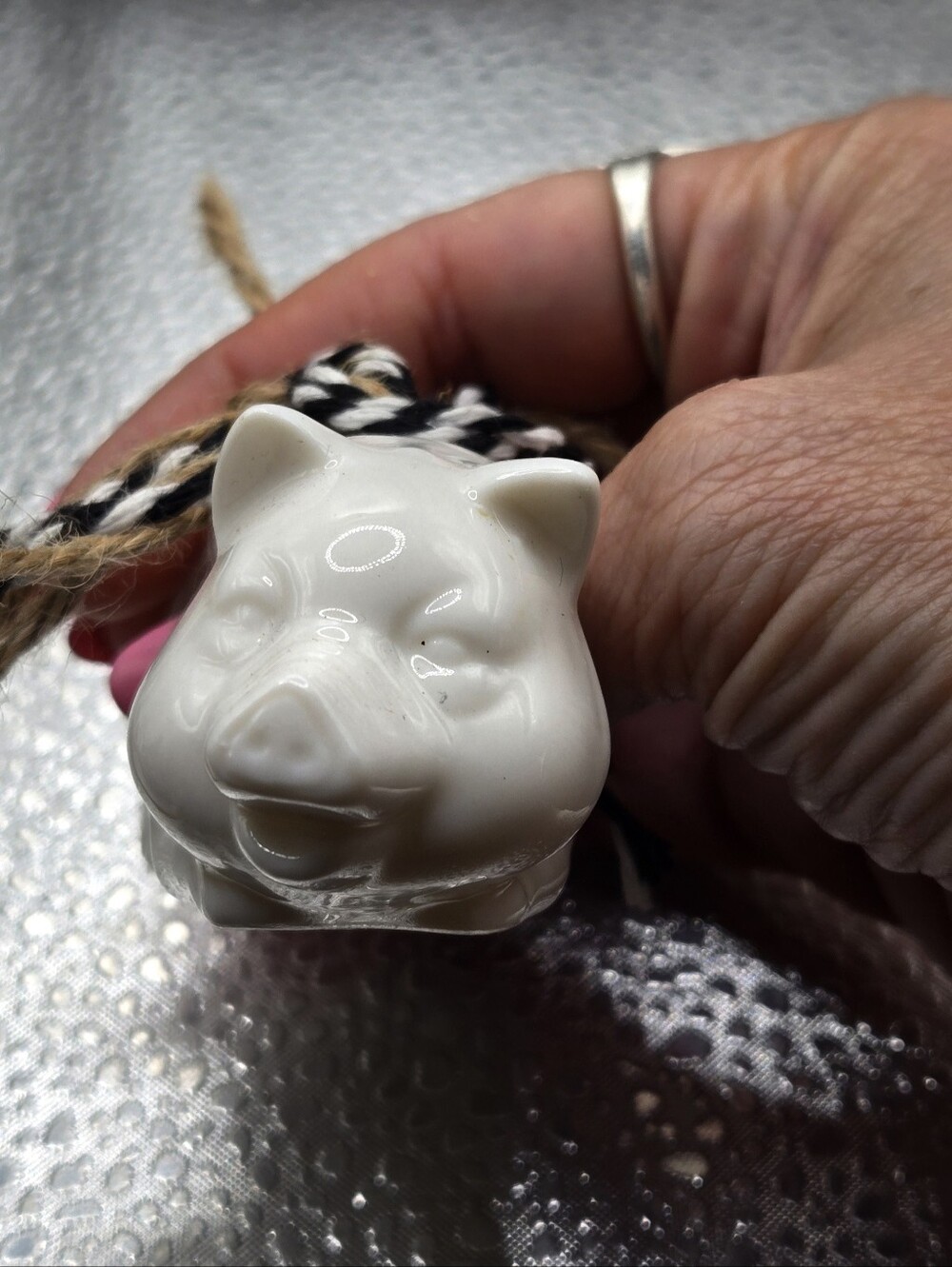 "5/$40" Vintage Lot Of 3 Napkin Rings Wooden Birds/Porcelain White Pig - Picture 8 of 10